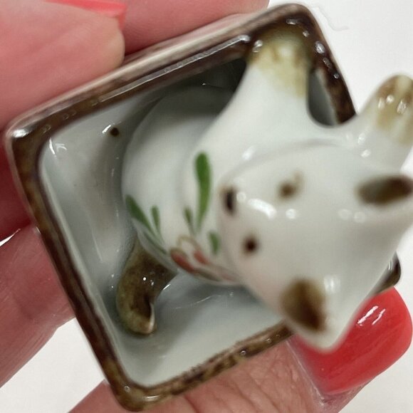 Kitty Cat in Basket Hand Painted Flowers Ceramic Crafted in Thailand Vintage - Picture 5 of 10